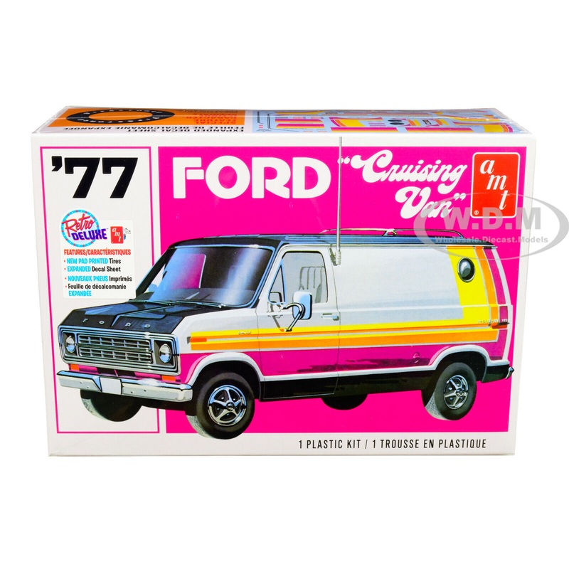 AMT 1108 1/25 1977 Ford Cruising Van