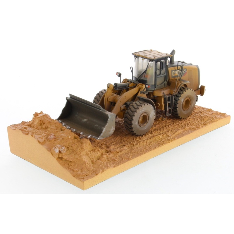 CAT/DM - 1/50 CAT 966M Weathered Medium Wheel Loader