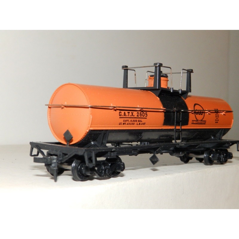 Athearn 1550 HO Scale Single Dome Tank Car (Blue Box Kit) Gulf GATX 2605 - NOS