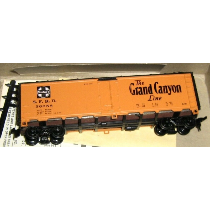 Athearn 5020 HO Scale 40' Steel Reefer (Blue Box Kit) "Grand Caynon" ATSF - NOS