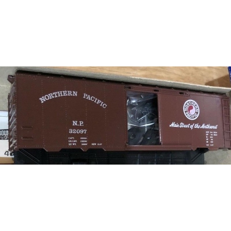 Roundhouse 1054 HO Scale 40' Boxcar Kit Northern Pacific NP - NOS