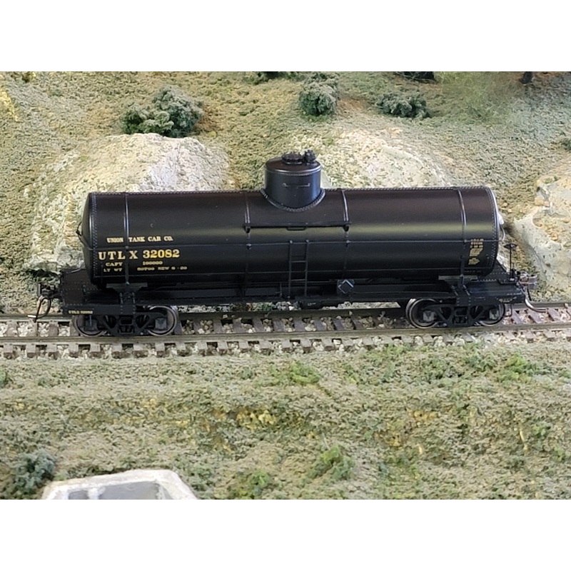 Rapido Trains 159002A HO Scale X-3 Tank Car "1930s"  UTLX # Varies