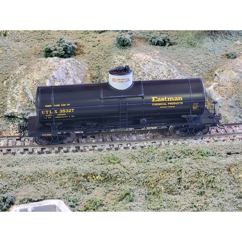 Rapido Trains 159010A HO Scale X-3 Tank Car Eastman UTLX # Varies