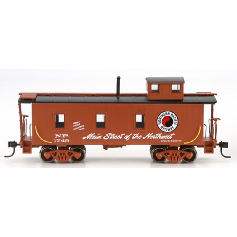 Roundhouse 84269 HO Scale 3 Window Caboose Northern Pacific NP 1743 - NOS