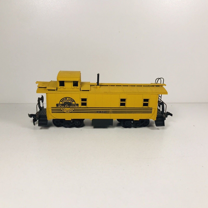 Athearn 1258 HO Scale Cupola Caboose (Blue Box Kit) Rio Grande D&RGW 01435 - NOS