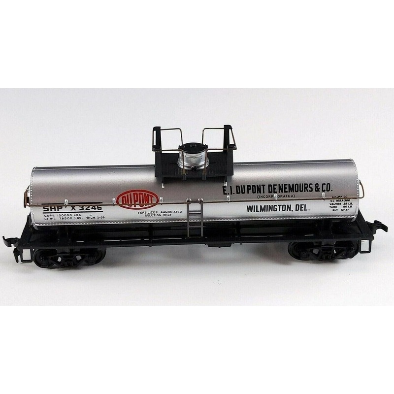 Athearn 1553 HO Scale Single Dome Tank Car (Blue Box Kit) DuPont SHPX 3247 - NOS