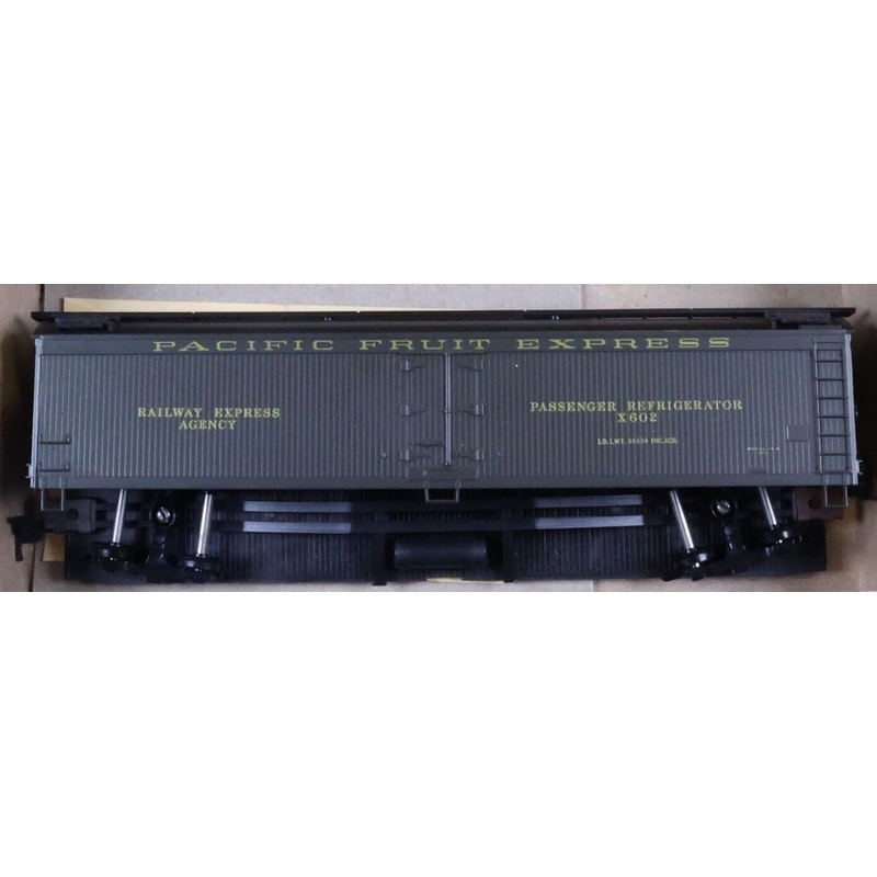 Athearn 5335 HO Scale 50' Express Reefer (Blue Box Kit) Pacifc Fruit Express PFE X603 - NOS