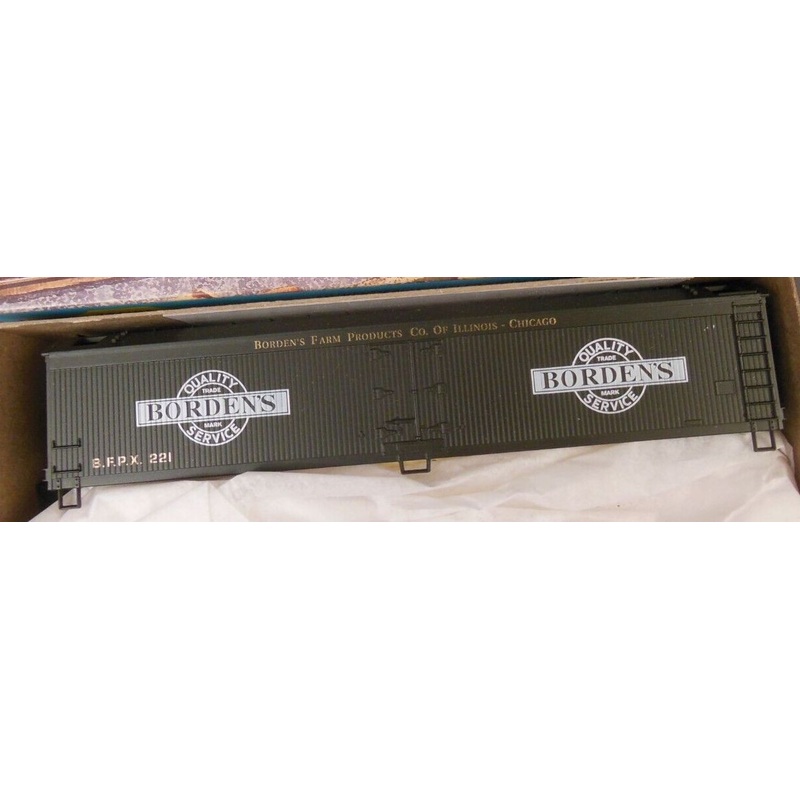 Athearn 5348 HO Scale 50' Express Reefer (Blue Box Kit) Borden's BFPX 221 - NOS