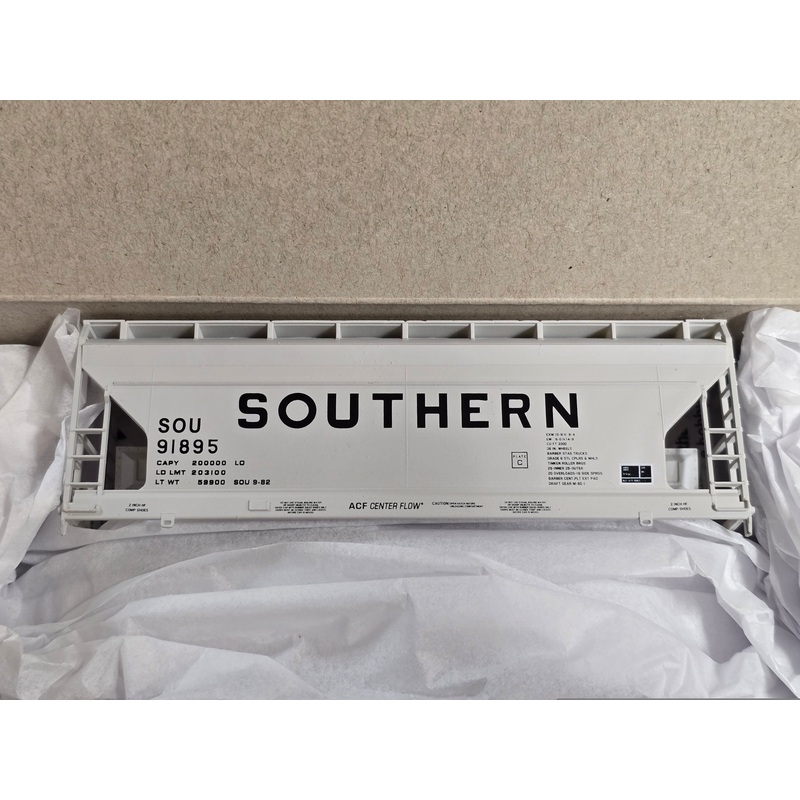 Accurail 2213 HO ACF 2-Bay Covered Hopper Kit Southern Railway 91895